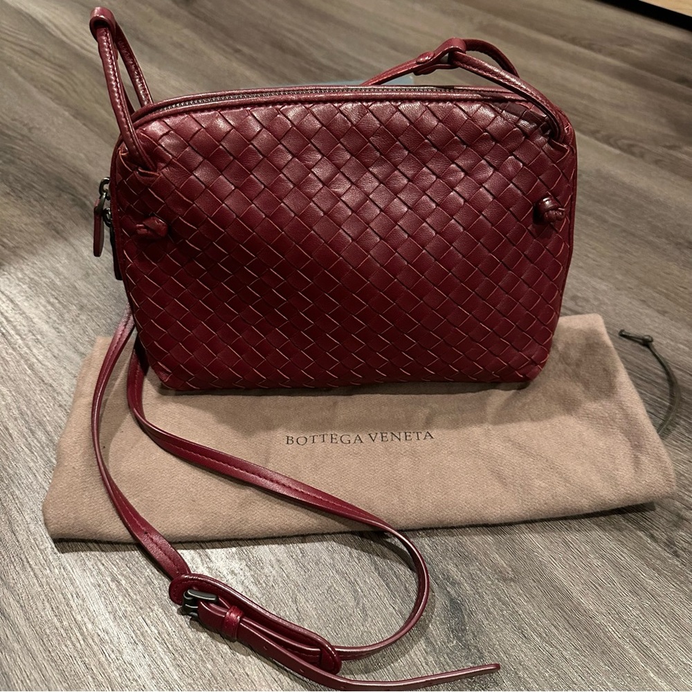 Bottega Veneta Nappa Intrecciato Nodini Crossbody Messenger Burgundy Bag